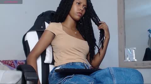 goddess_valen online show from 11-11-25, 04:07