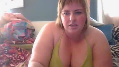 Snapshot of goddessee chatting on 04-20-26, 09:05 GoddesseE online show from 04-20-26, 09:05
