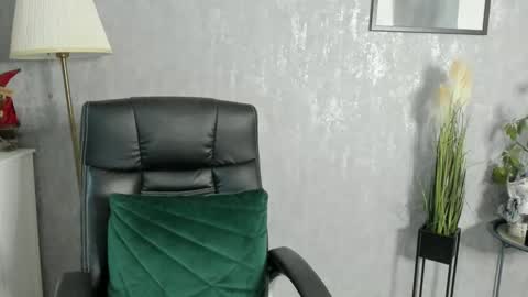 Snapshot of goddessmiaa chatting on 12-07-24, 07:27 Mistress online show from 12-07-24, 07:27