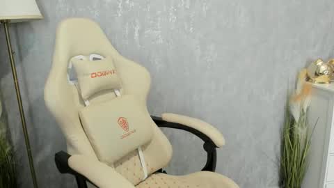 Snapshot of goddessmiaa chatting on 09-30-25, 08:52 Mistress online show from 09-30-25, 08:52