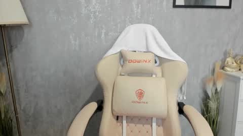 Snapshot of goddessmiaa chatting on 10-21-25, 02:29 Mistress online show from 10-21-25, 02:29