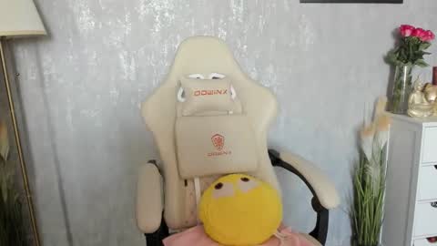 Snapshot of goddessmiaa chatting on 10-25-25, 07:38 Mistress online show from 10-25-25, 07:38