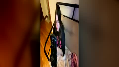 Snapshot of goddessviccc chatting on 06-16-26, 05:10 princessviccxo online show from 06-16-26, 05:10