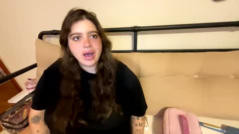 Snapshot of goddessviccc chatting on 07-10-26, 02:05 princessviccxo online show from 07-10-26, 02:05