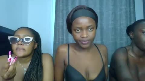 Snapshot of godess_lunah chatting on 06-11-26, 05:27 godess_lunah online show from 06-11-26, 05:27