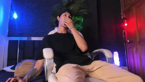 HUAN online show from 01-18-25, 01:08