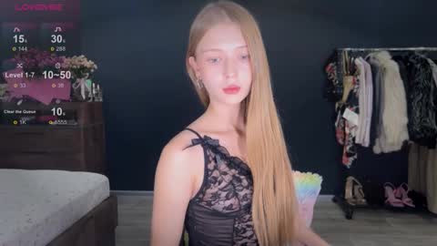 Snapshot of gogo1332 chatting on 10-12-25, 05:23 Lissandra online show from 10-12-25, 05:23