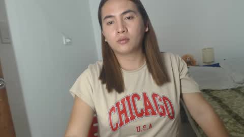 Snapshot of goldbella_ chatting on 02-11-25, 12:37 bella online show from 02-11-25, 12:37