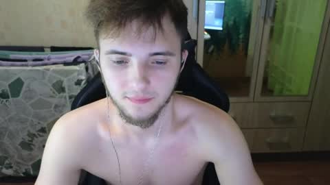 Snapshot of golden_boyyy21 chatting on 04-10-26, 01:33 Golden boyyy21 online show from 04-10-26, 01:33