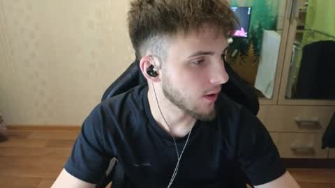 Snapshot of golden_boyyy21 chatting on 04-20-26, 10:00 Golden boyyy21 online show from 04-20-26, 10:00
