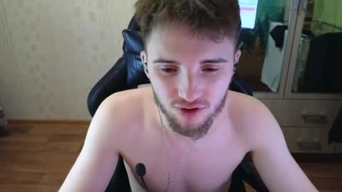 Snapshot of golden_boyyy21 chatting on 04-21-26, 01:42 Golden boyyy21 online show from 04-21-26, 01:42
