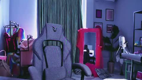 Gloria online show from 07-19-26, 08:51