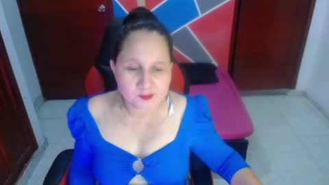 Snapshot of golden_kira chatting on 06-08-26, 08:26 KIRA Y JUAN online show from 06-08-26, 08:26