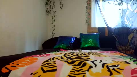 XxPretentious PeachxX online show from 06-08-26, 08:42