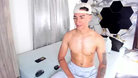 Snapshot of goldendesirexx_ chatting on 07-30-26, 07:02 Golden online show from 07-30-26, 07:02