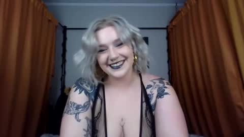 Snapshot of goldenglimmering chatting on 06-07-26, 12:04 Golden Glimmer online show from 06-07-26, 12:04