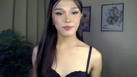 Snapshot of goldenlily69 chatting on 04-18-26, 09:24 Lily is Gold online show from 04-18-26, 09:24