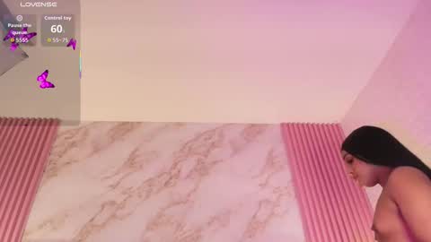 goldilockss15 online show from 11-18-25, 03:12