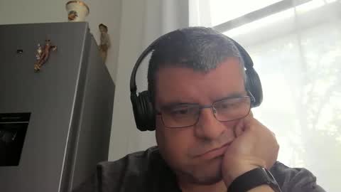 gomezgonz5 online show from 10-18-25, 03:24