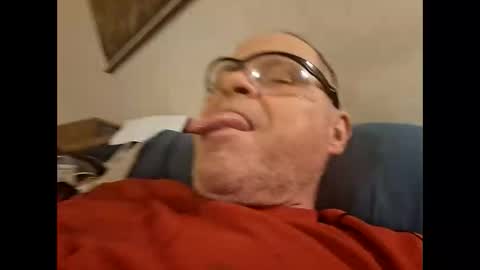 Snapshot of gonadalache chatting on 12-14-25, 07:25 gonadalache online show from 12-14-25, 07:25