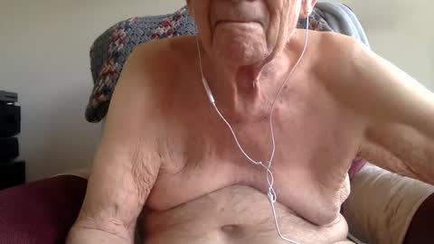 Sweet old guy online show from 09-18-25, 08:11