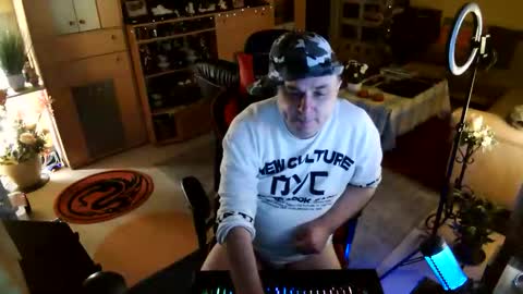 Snapshot of google5001 chatting on 10-02-25, 03:35 google5001 online show from 10-02-25, 03:35