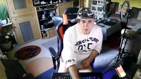 Snapshot of google5001 chatting on 10-02-25, 03:41 google5001 online show from 10-02-25, 03:41