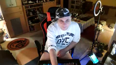 Snapshot of google5001 chatting on 10-05-25, 02:32 google5001 online show from 10-05-25, 02:32