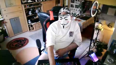 Snapshot of google5001 chatting on 10-22-25, 02:17 google5001 online show from 10-22-25, 02:17