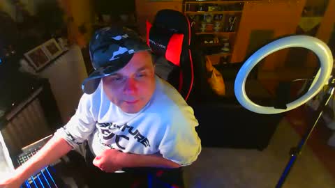 Snapshot of google5001 chatting on 04-27-26, 11:36 google5001 online show from 04-27-26, 11:36