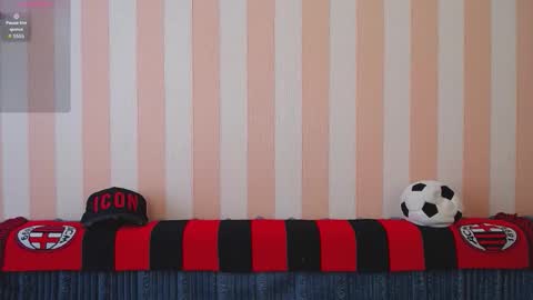 Snapshot of gordonhunt chatting on 02-12-26, 10:21 Gordon Hunt online show from 02-12-26, 10:21