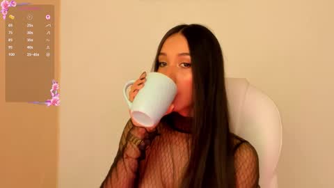 Snapshot of gorgeous_brunette chatting on 09-11-25, 08:03 Rose online show from 09-11-25, 08:03