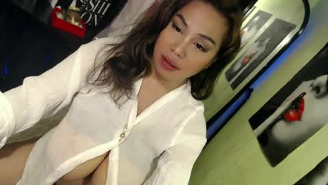 Snapshot of gorgeous_rica chatting on 06-30-26, 02:12 Rica online show from 06-30-26, 02:12