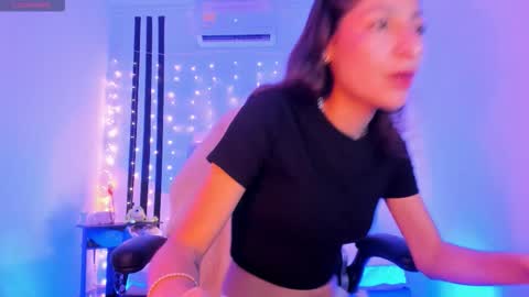 i am Jessi  I love animals and drawing I hope to get along with everyone. XOXO online show from 02-09-26, 07:40