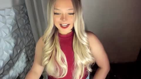 Snapshot of gorgeousamandarose chatting on 05-22-26, 04:56 Amanda rose online show from 05-22-26, 04:56