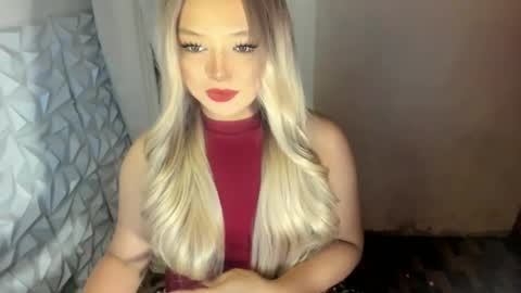 Snapshot of gorgeousamandarose chatting on 06-01-26, 01:29 Amanda rose online show from 06-01-26, 01:29