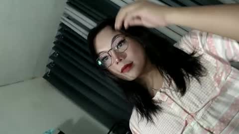 Snapshot of gorgeoussky chatting on 06-12-26, 12:37 SKY online show from 06-12-26, 12:37