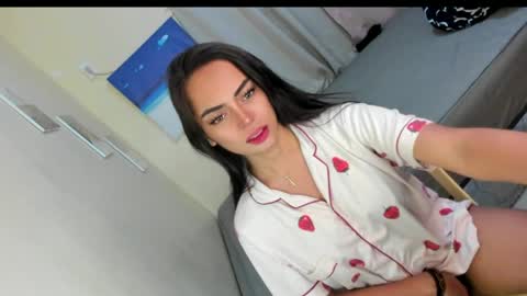 Snapshot of gorgeoustransgirl chatting on 04-06-26, 06:31 Emmy online show from 04-06-26, 06:31