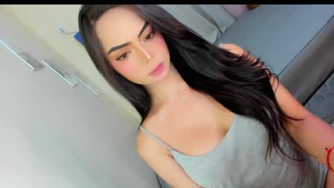 Snapshot of gorgeoustransgirl chatting on 04-08-26, 11:10 Emmy online show from 04-08-26, 11:10