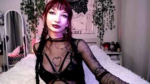 Snapshot of gothdesss chatting on 01-16-25, 10:12    online show from 01-16-25, 10:12