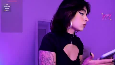 Snapshot of gothv chatting on 06-18-26, 01:39 Violet online show from 06-18-26, 01:39