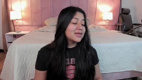 Snapshot of grace77_ chatting on 01-20-25, 11:24 Grace online show from 01-20-25, 11:24