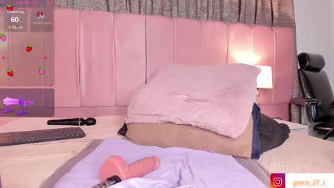 Snapshot of grace77_ chatting on 02-04-25, 03:26 Grace online show from 02-04-25, 03:26