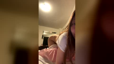 Snapshot of gracemeow chatting on 04-29-26, 01:15 gracemeow online show from 04-29-26, 01:15
