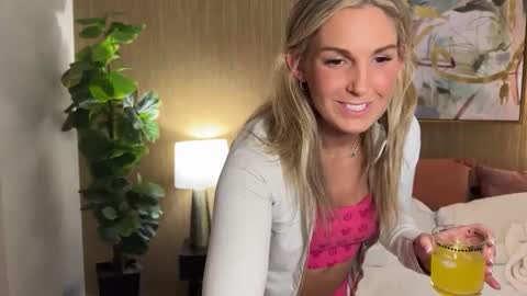 Snapshot of graciemae_baexx chatting on 12-31-24, 10:23 Gracie Mae online show from 12-31-24, 10:23