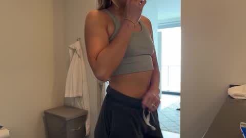 Snapshot of graciemae_baexx chatting on 02-19-25, 04:55 Gracie Mae online show from 02-19-25, 04:55