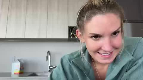 Snapshot of graciemae_baexx chatting on 09-13-25, 04:40 Gracie Mae online show from 09-13-25, 04:40