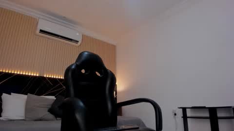 Snapshot of gray_boy chatting on 10-30-25, 02:46 Gray online show from 10-30-25, 02:46