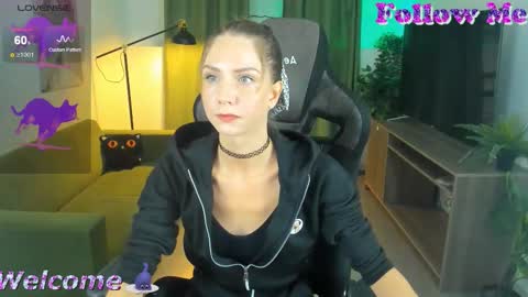 Snapshot of graycewild chatting on 09-15-25, 05:29 GrayceWild online show from 09-15-25, 05:29