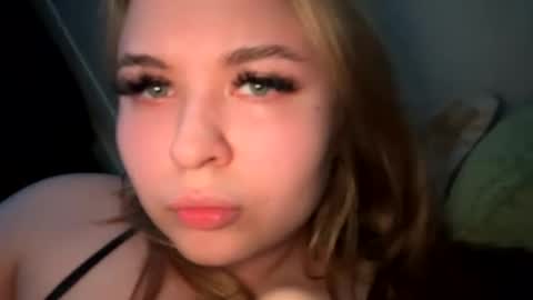 Snapshot of green_eyes_twinkl chatting on 01-31-25, 10:42 Lina 3 online show from 01-31-25, 10:42
